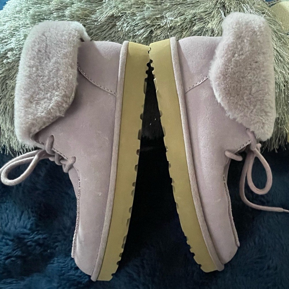 UGG Diara, NWOT, Lavender, Size 9